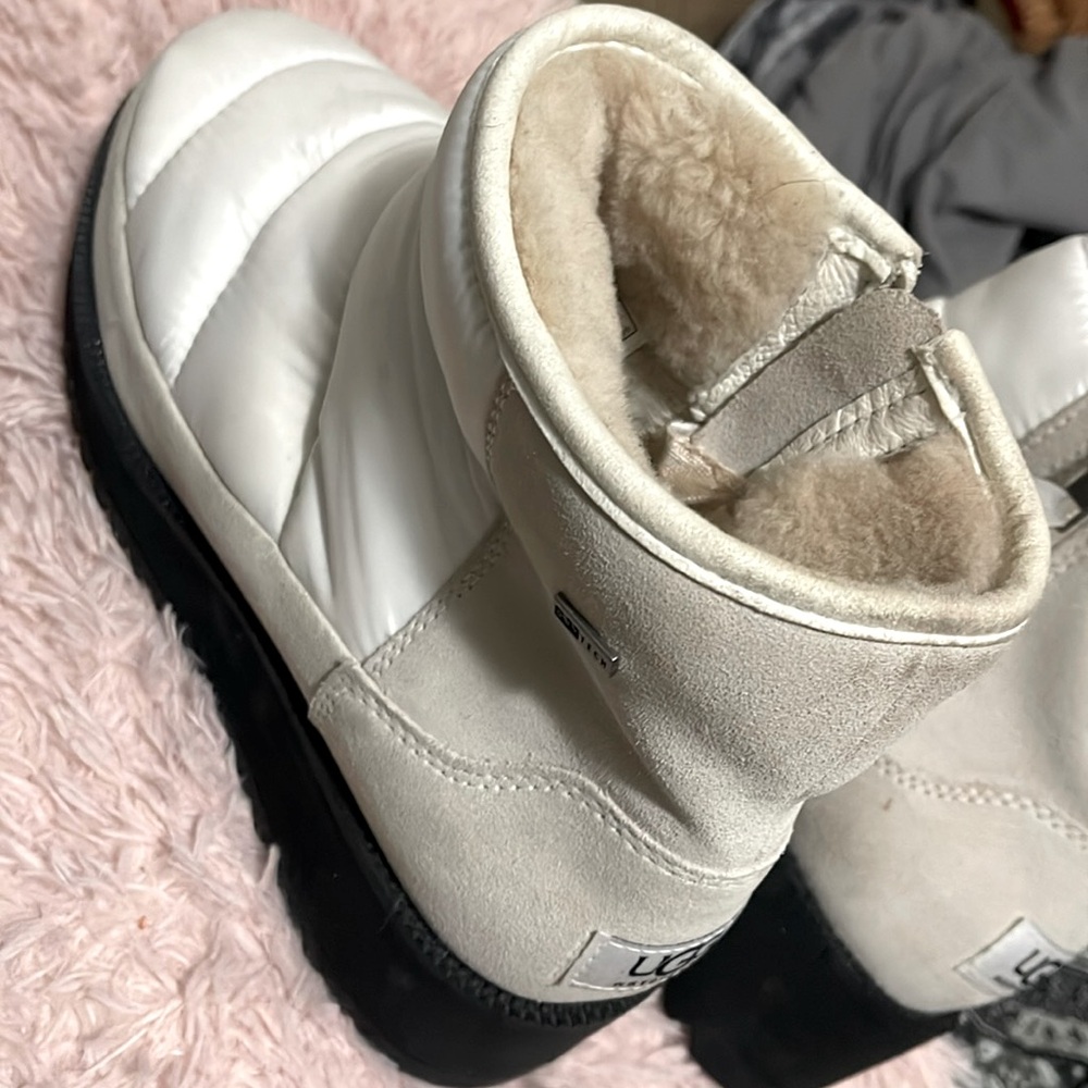 UGG RIDGE MINI SNOW BOOTS !